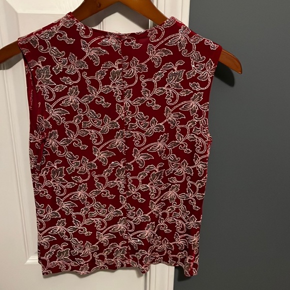 Beautiful Ronni Nicole sleeveless red and silver top size medium - Picture 3 of 5